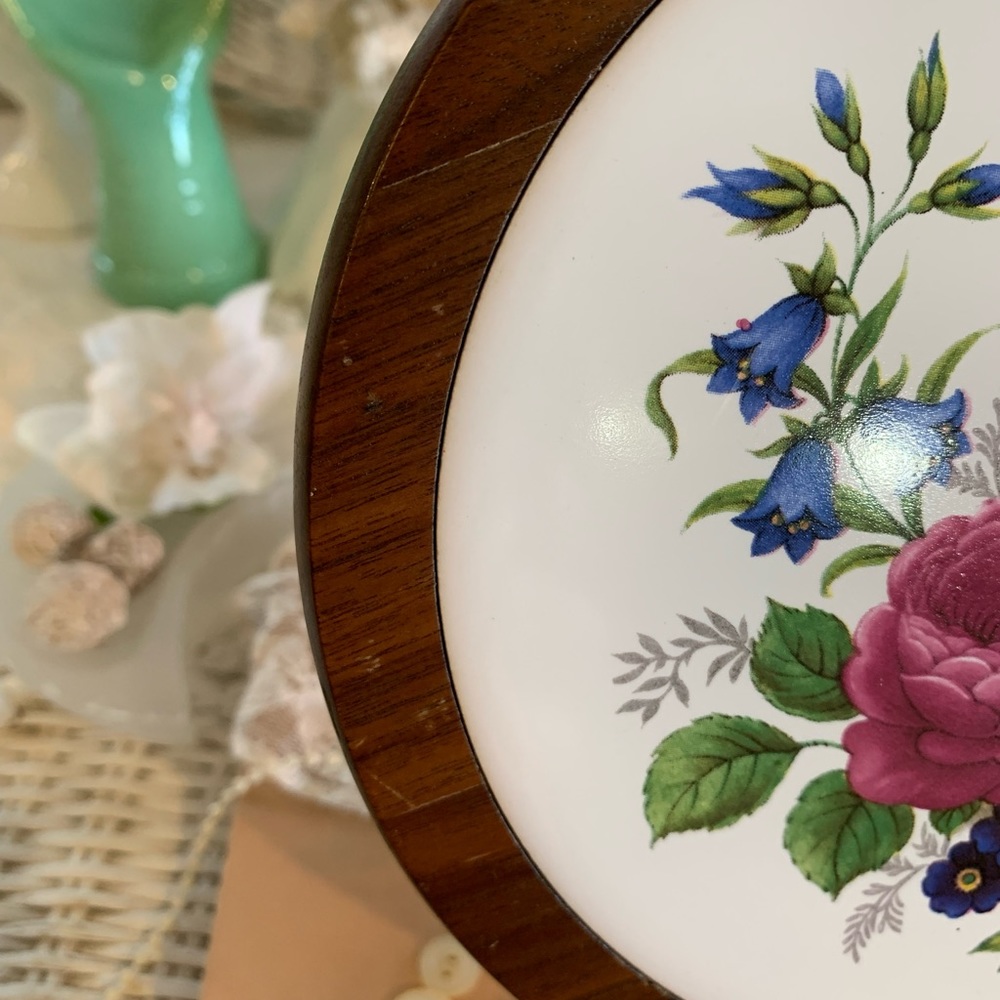 Vintage Floral Trivet 🌷 - Picture 10 of 11